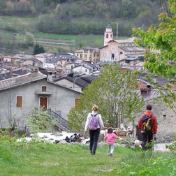L'arrivo a Entracque dal sentiero delle gorge (G. Bernardi)