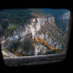 Il caposaldo dei Rochers de Servia, visto da una feritoia della postazione di Castel Tournou (Valle Roya) (© Nanni Villani PNAM)