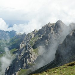 Panorama dalla Cima del Pianard nella zona di copertura sedimentaria del Massiccio cristallina (© Augusto Rivelli PNAM)
