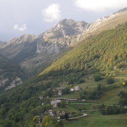 La frazione di Palanfré protetta dalla bandita di faggio (© Claudio Giordano PNAM)