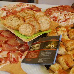 Tagliere di salumi e pane della Valle Gesso (G. Bernardi/PNAM)