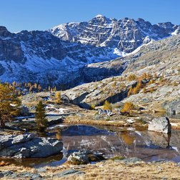 Uno dei laghi gemelli ed il monte Gégo in autunno (JM. Cevasco/PNM)