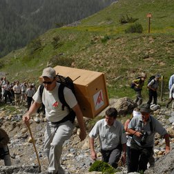 Il Principe Alberto di Monaco al rilascio del gipeto nel 2007 nel Parc national du Mercantour (L. Martinelli/PNAM)