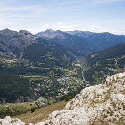 Allos et le Val d'Allos depuis le sommet de Rochegrand, (2409 m) (M. Ancely / PNM)